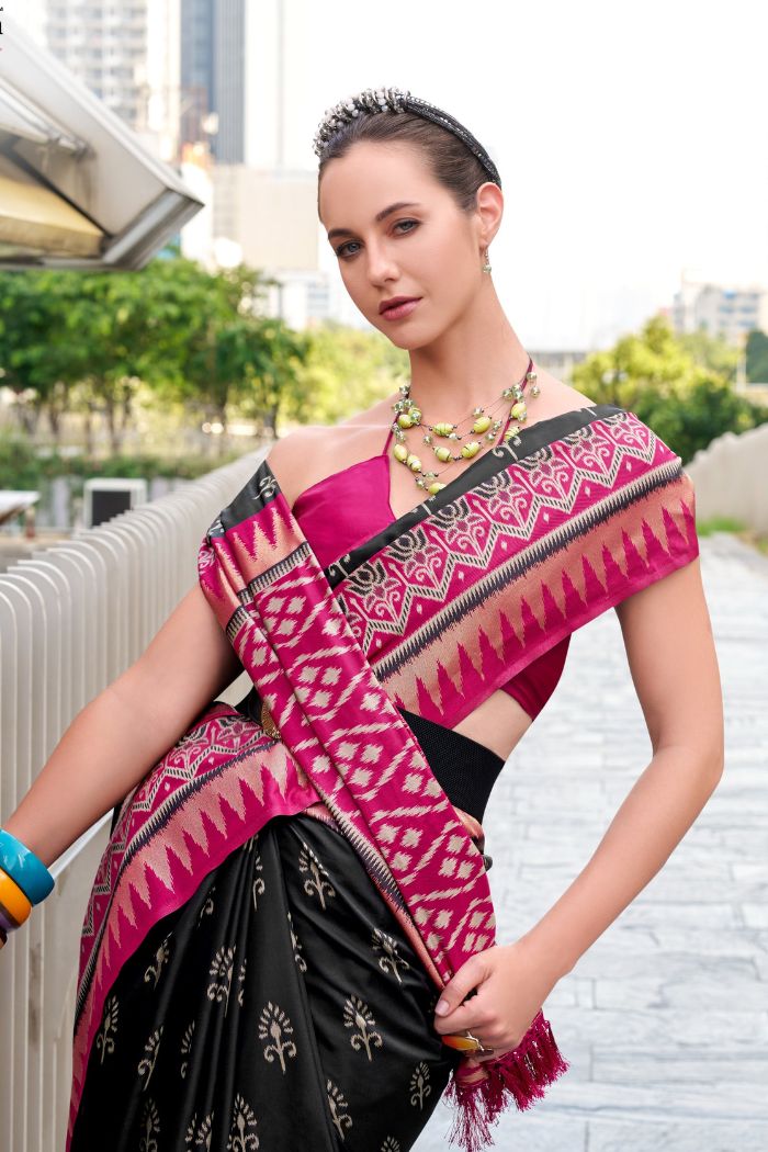 Buy MySilkLove Gondola Black Woven Banarasi Saree Online
