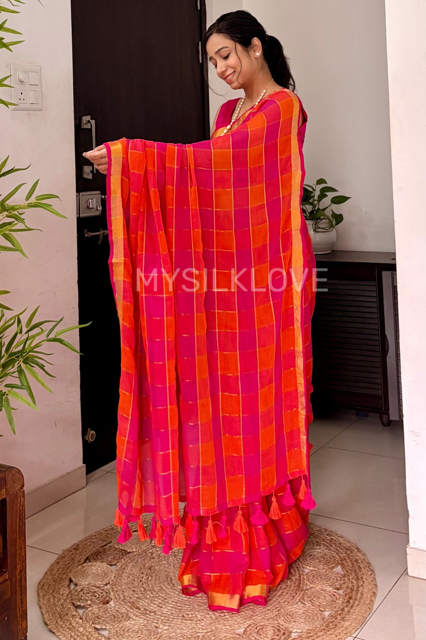 Buy MySilkLove Imperial Red Mul Mul Cotton Check Pattern Zari Woven Saree Online