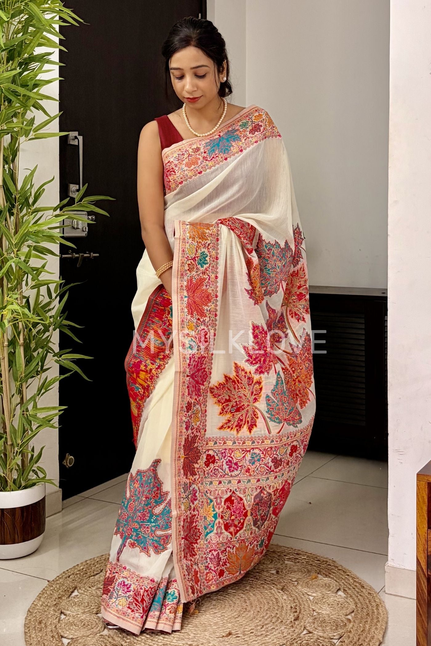 Buy MySilkLove Oyster White Kashmiri Handloom Jamewar Saree Online