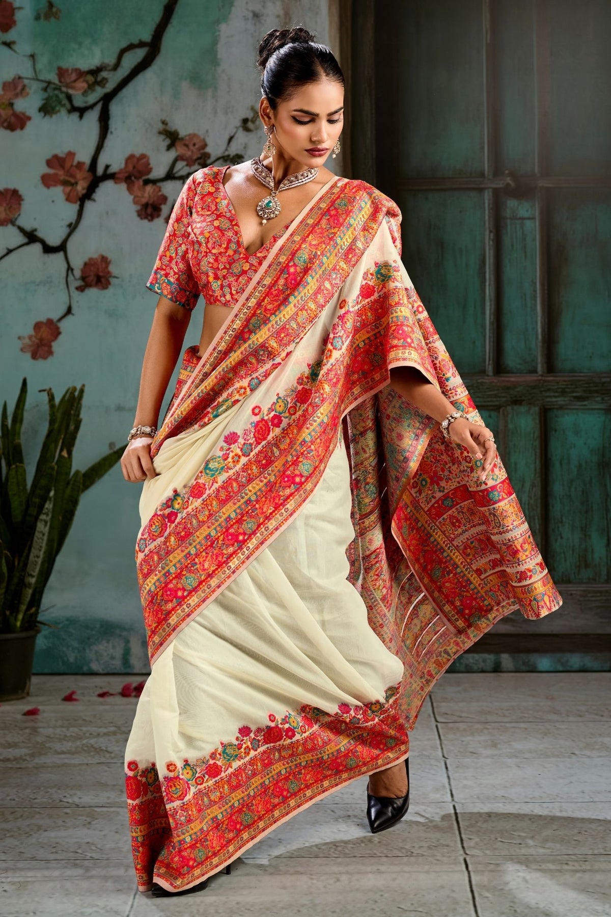 Buy MySilkLove Frost White Kashmiri Handloom Jamewar Saree Online