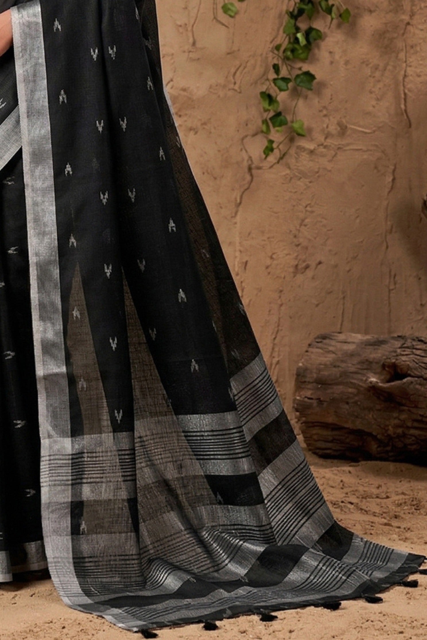 Buy MySilkLove Retro Black Woven Linen Cotton Saree Online