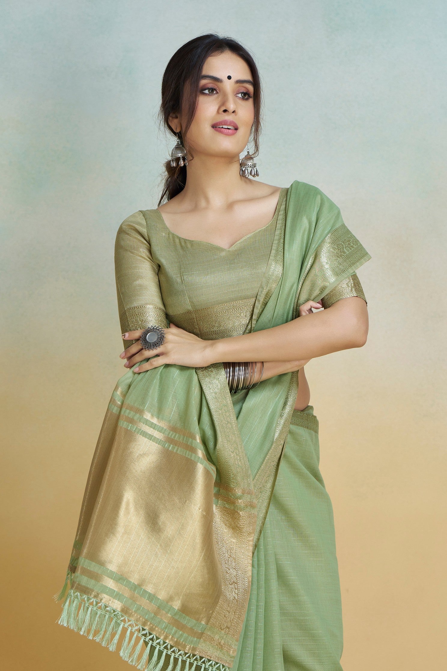 Buy MySilkLove Mantis Green Woven Maheshwari Saree Online