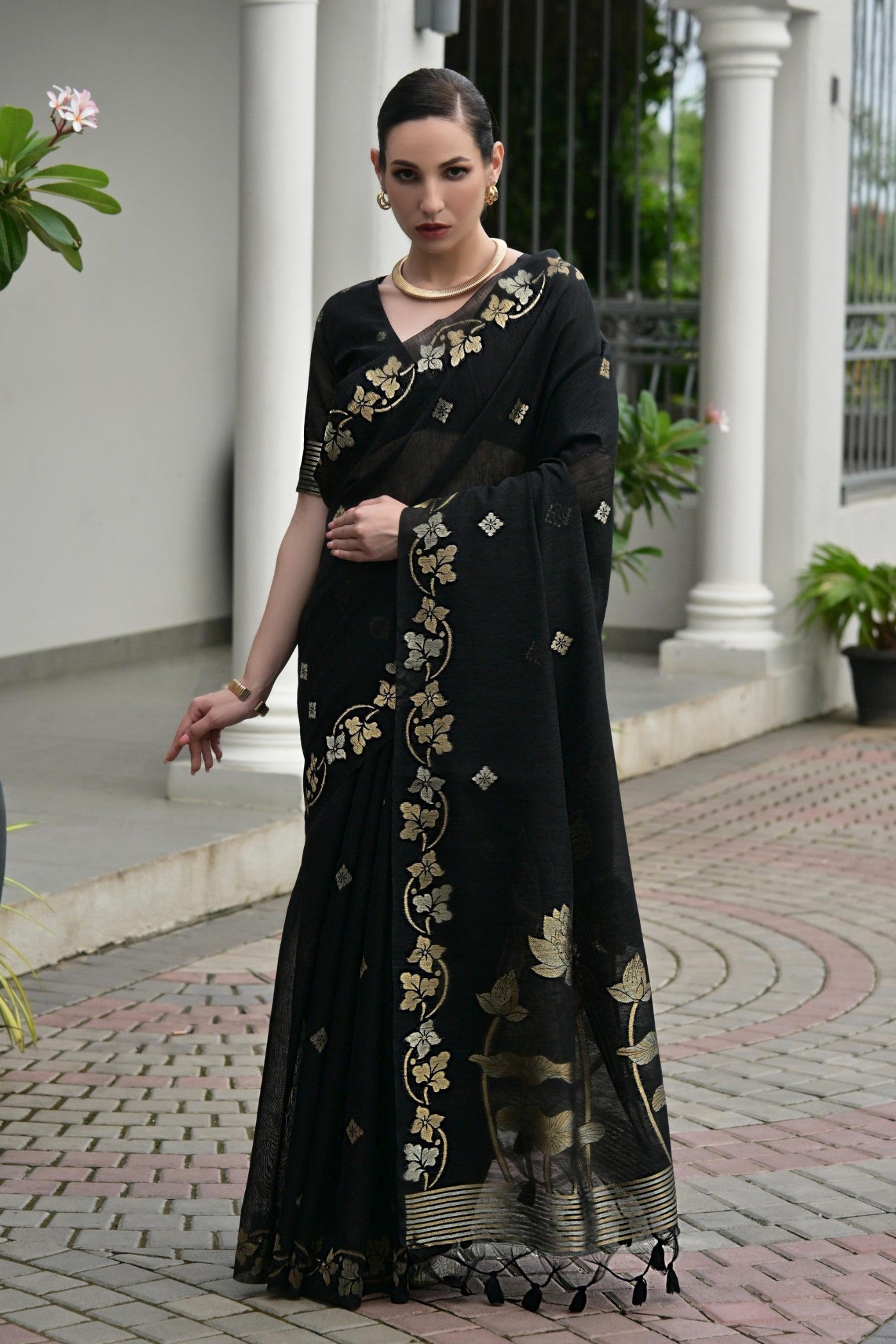 Buy MySilkLove Vanta Black Floral Linen Silk Saree Online
