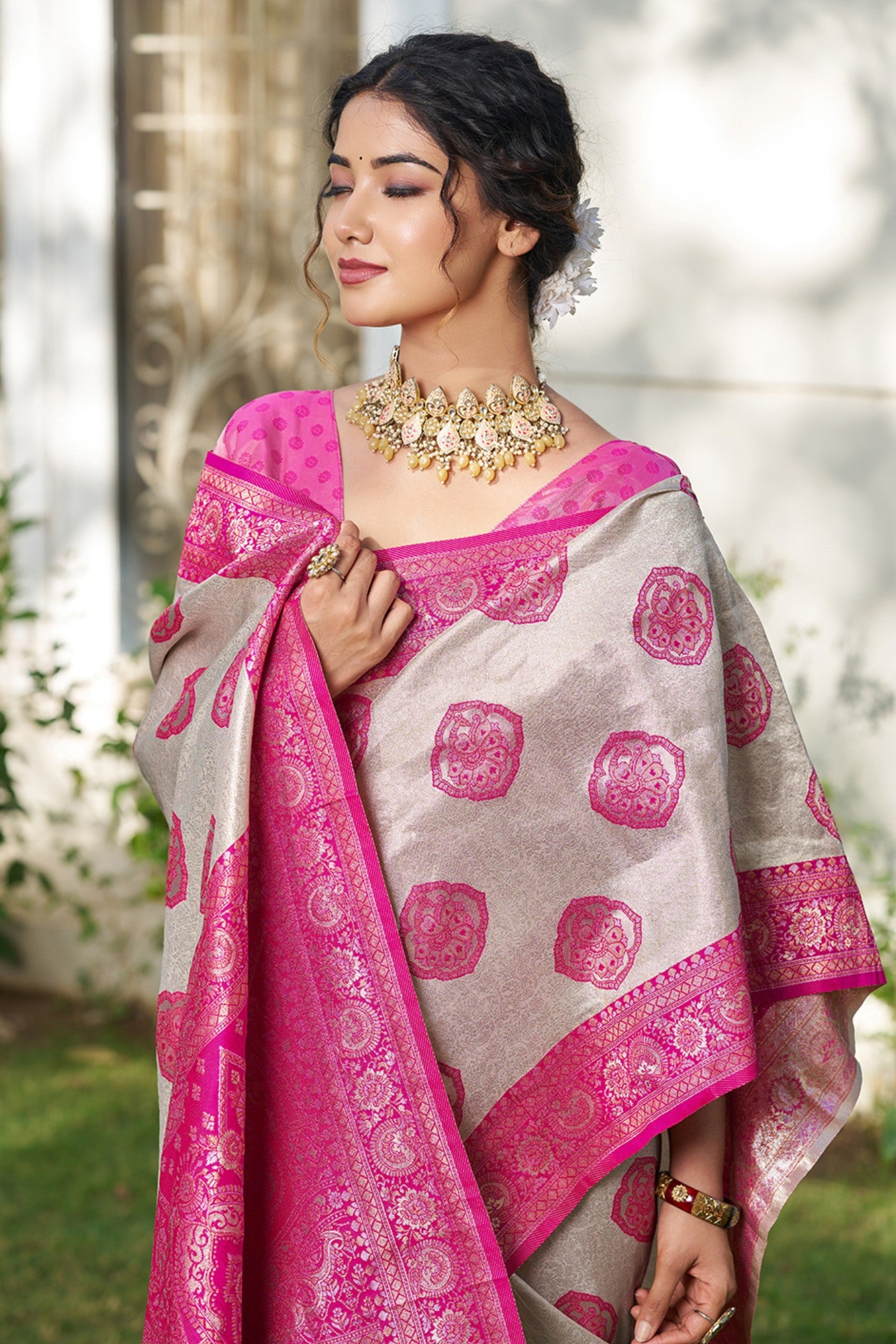 Buy MySilkLove Antique Cream and Pink Woven Banarasi Saree Online