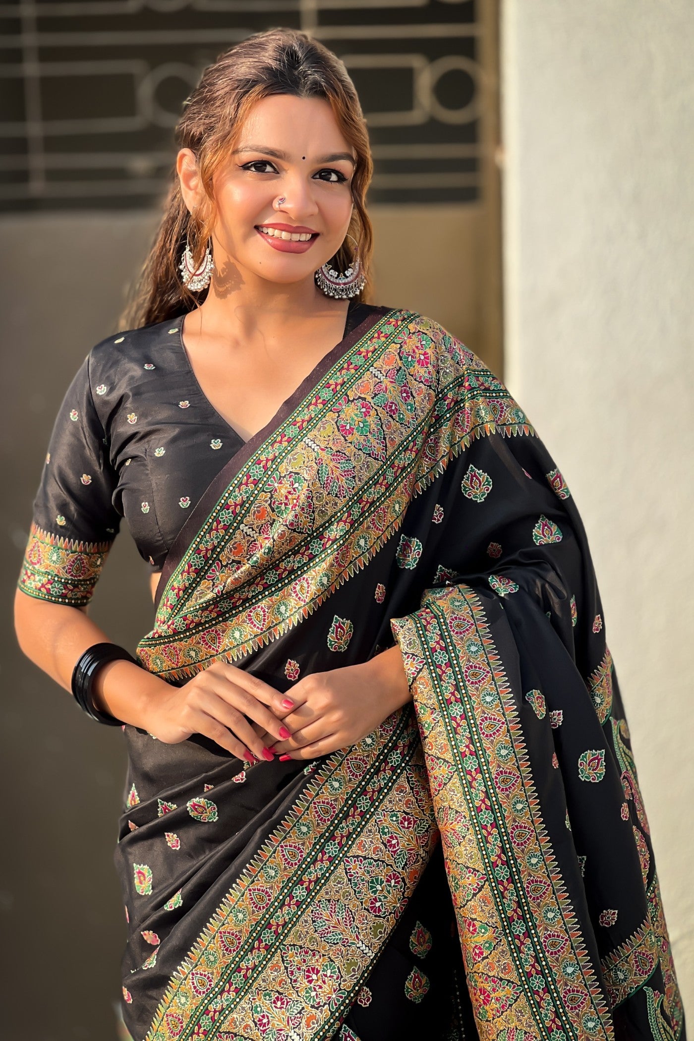 Buy MySilkLove Hollyhock Black Woven Kashmiri Jamewar Saree Online