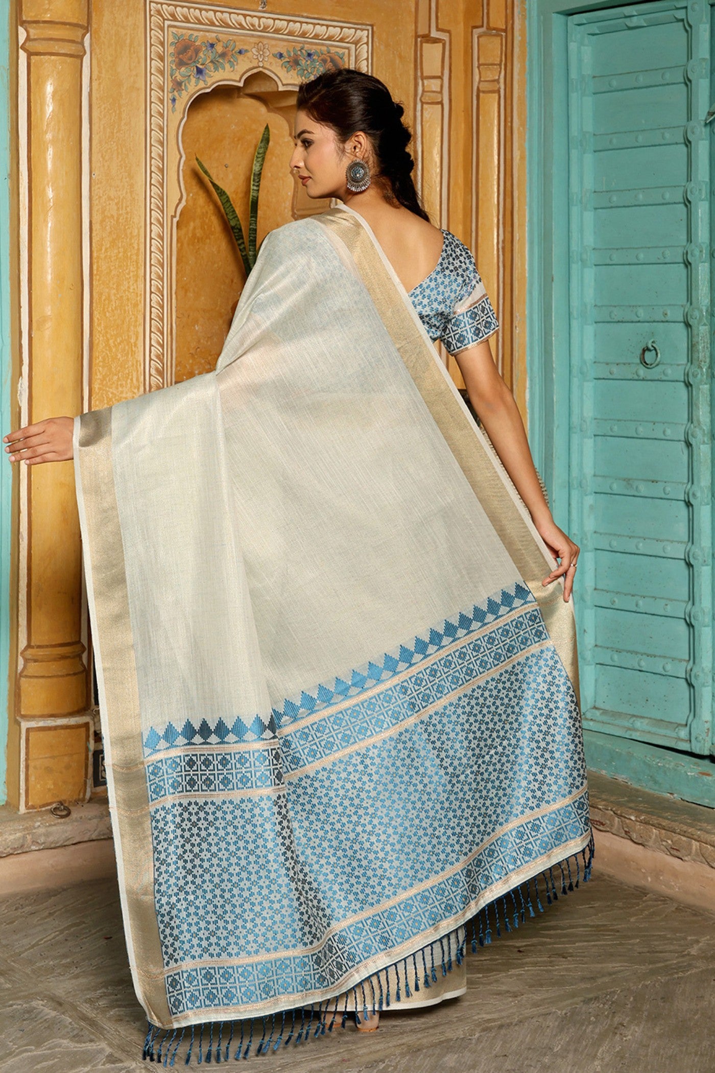 Buy MySilkLove Salt White and Blue Woven Linen Saree Online