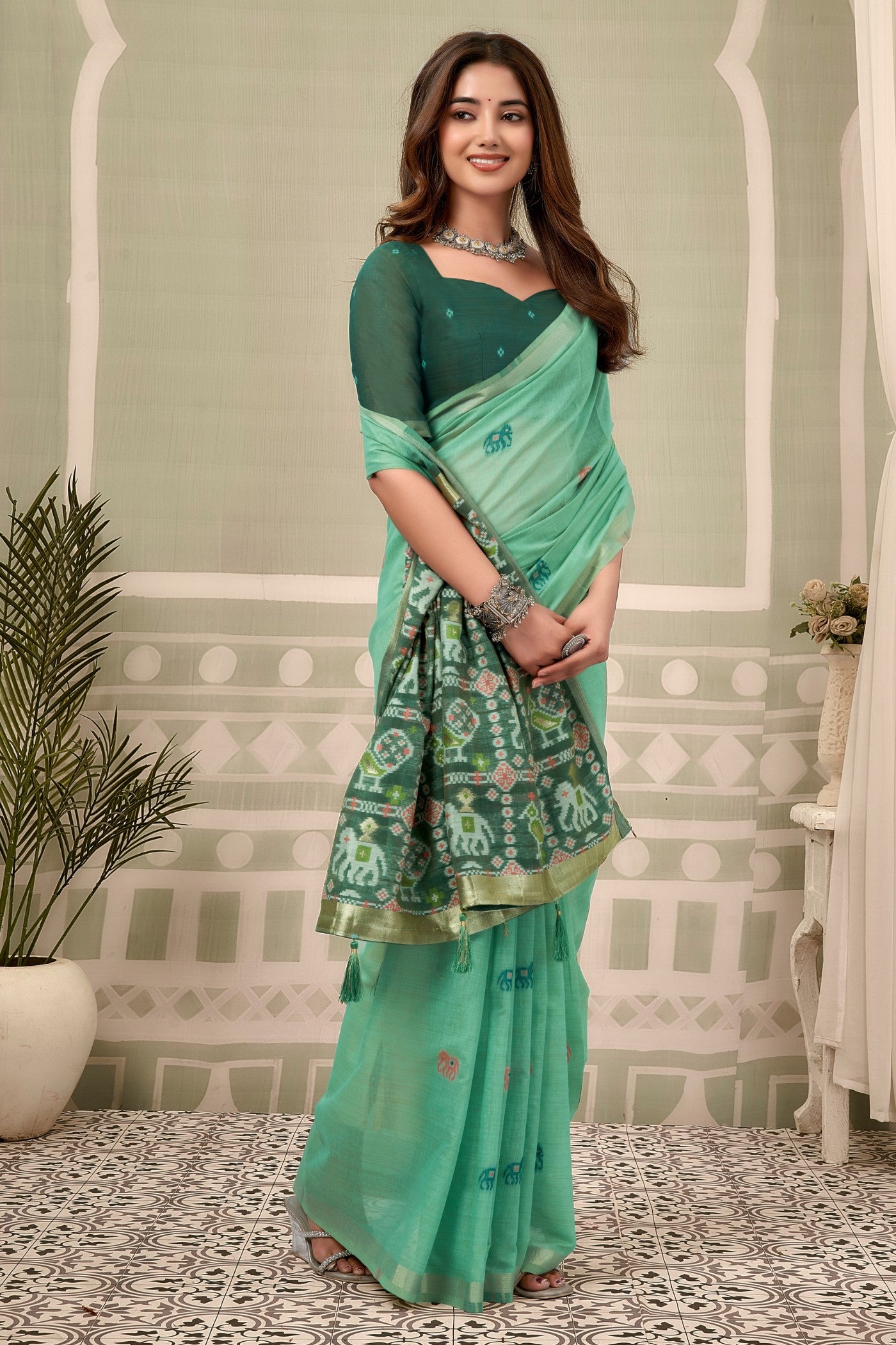 Buy MySilkLove Emerald Green Patola Pallu Zari Woven Saree Online