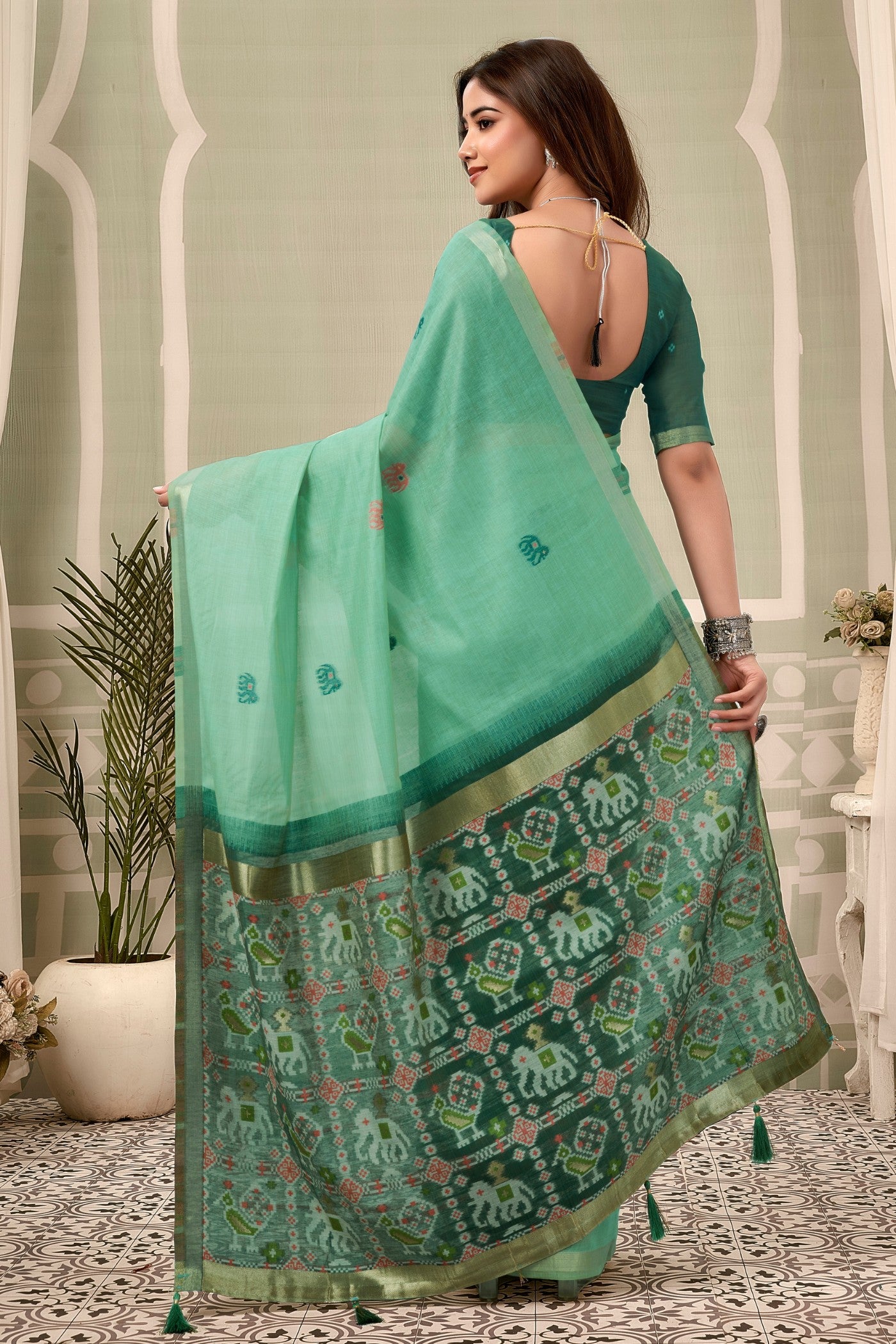 Buy MySilkLove Emerald Green Patola Pallu Zari Woven Saree Online