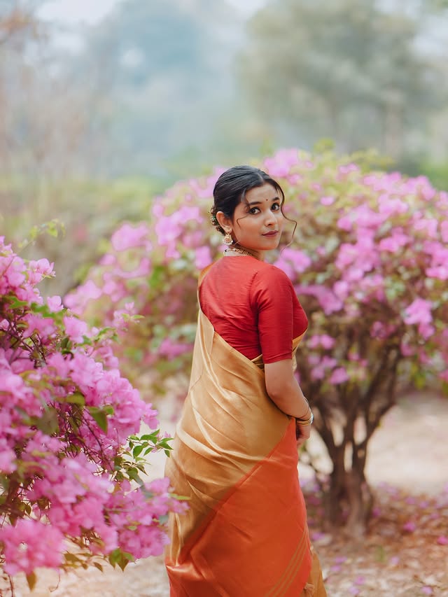 Buy MySilkLove Luxury Gold Handloom Tissue Saree Online