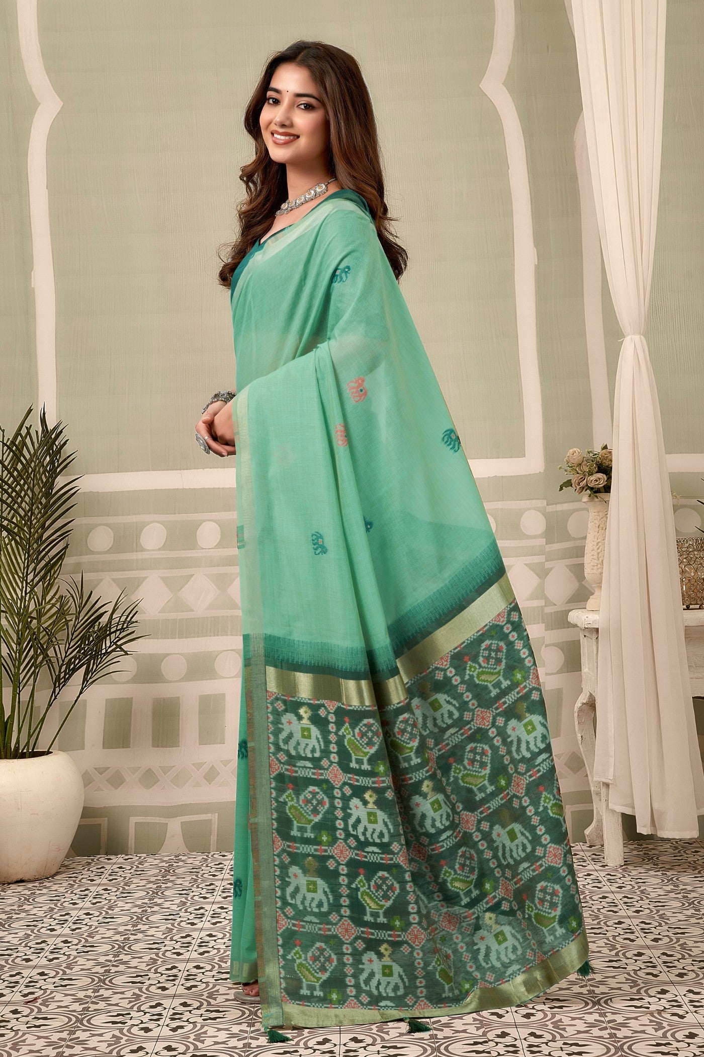 Buy MySilkLove Emerald Green Patola Pallu Zari Woven Saree Online