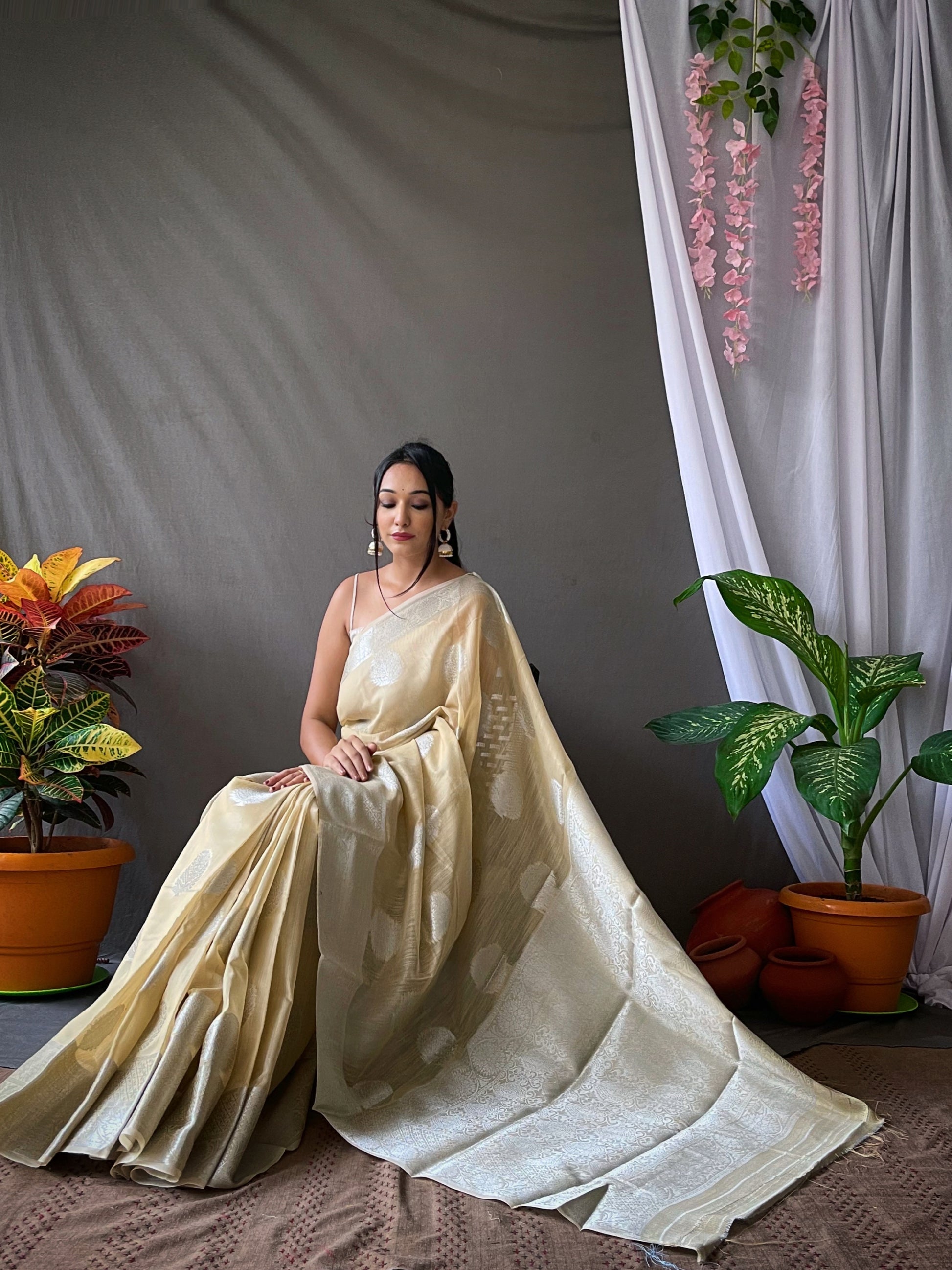 Buy MySilkLove Tusk Cream Linen Silver Zari Woven Saree Online