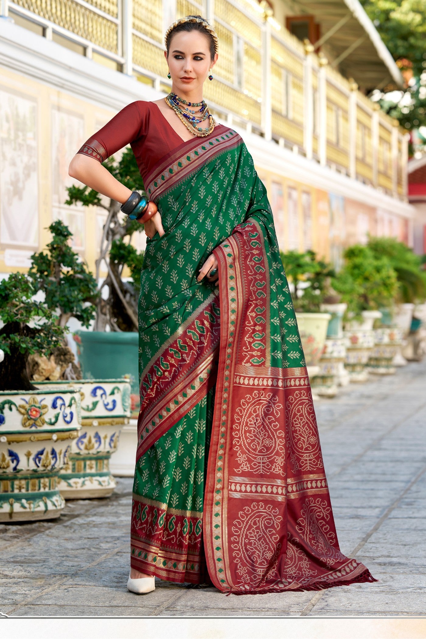 Buy MySilkLove Como Green Woven Banarasi Saree Online