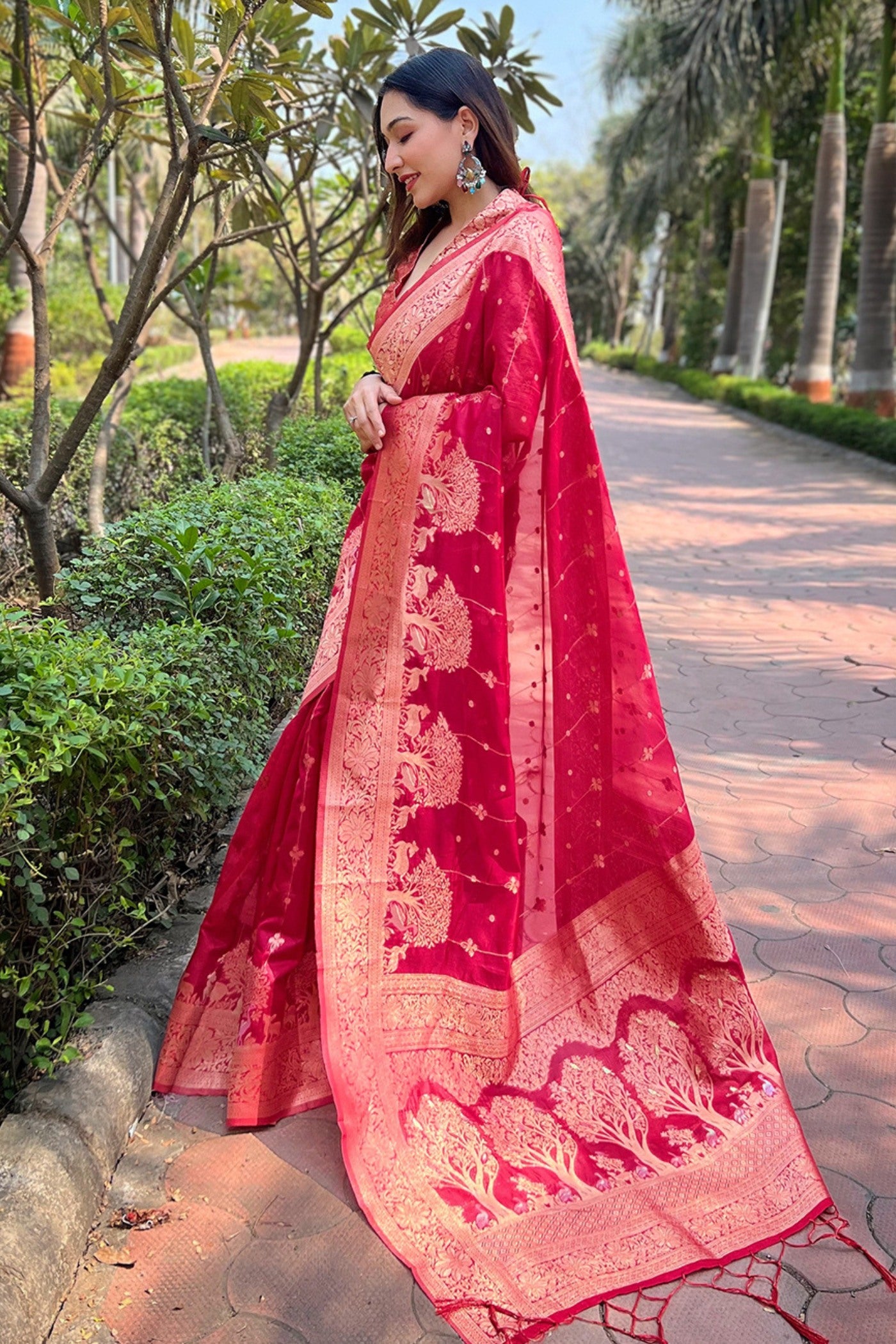 Buy MySilkLove Fuzzy Pink Zari Woven Organza Saree Online