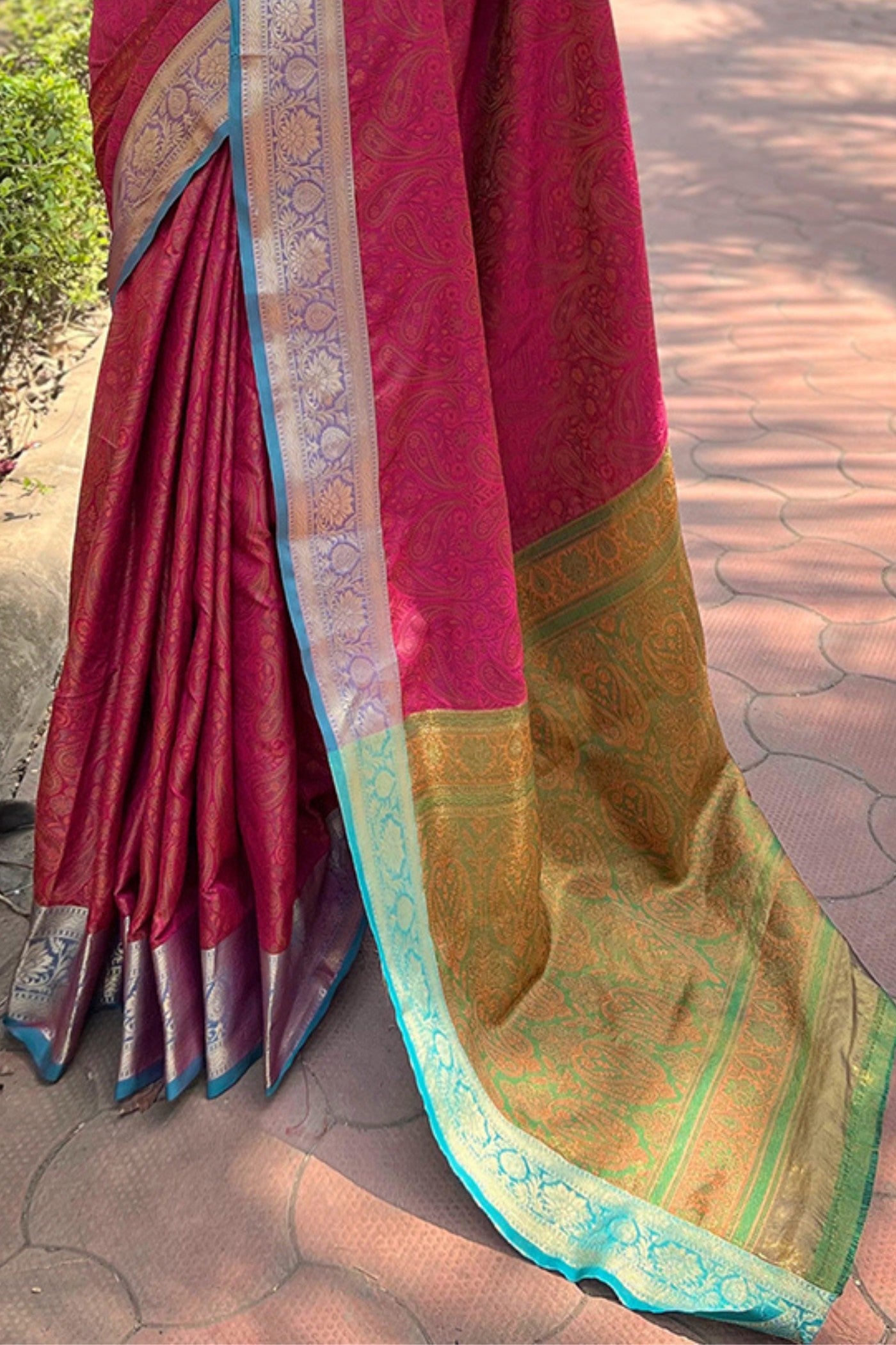 Buy MySilkLove Crown Of Thorns Brown Woven Banarasi Saree Online