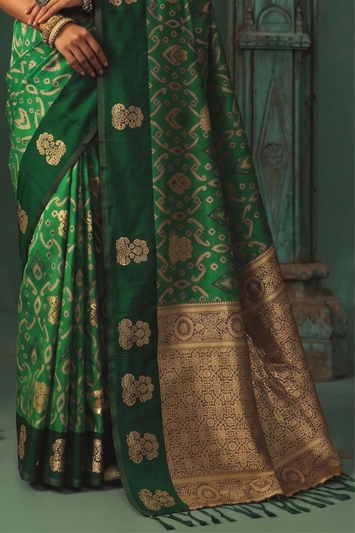 Buy MySilkLove Meadow Green Woven Banarasi Silk Saree Online