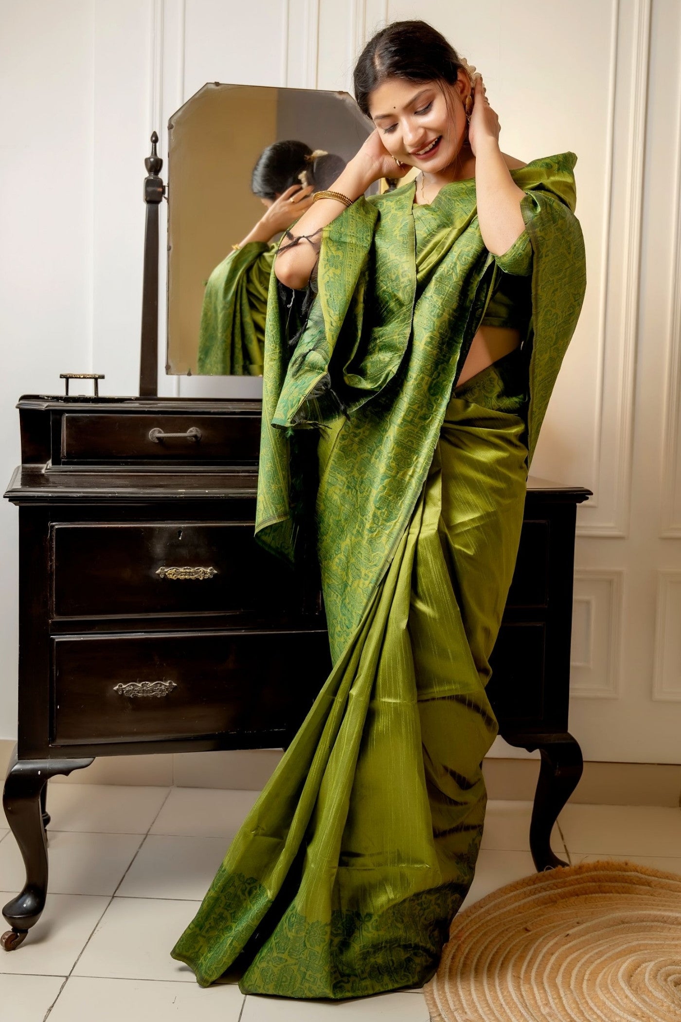 Buy MySilkLove Emerald Green Banarasi Handloom Raw Silk Saree Online