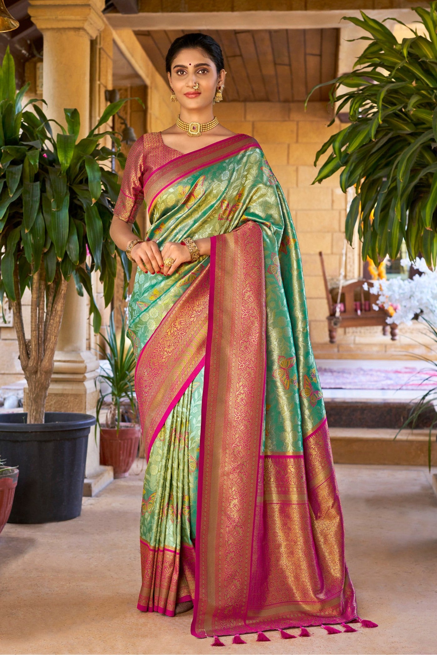 Buy MySilkLove Como Green Woven Kanjivaram Saree Online