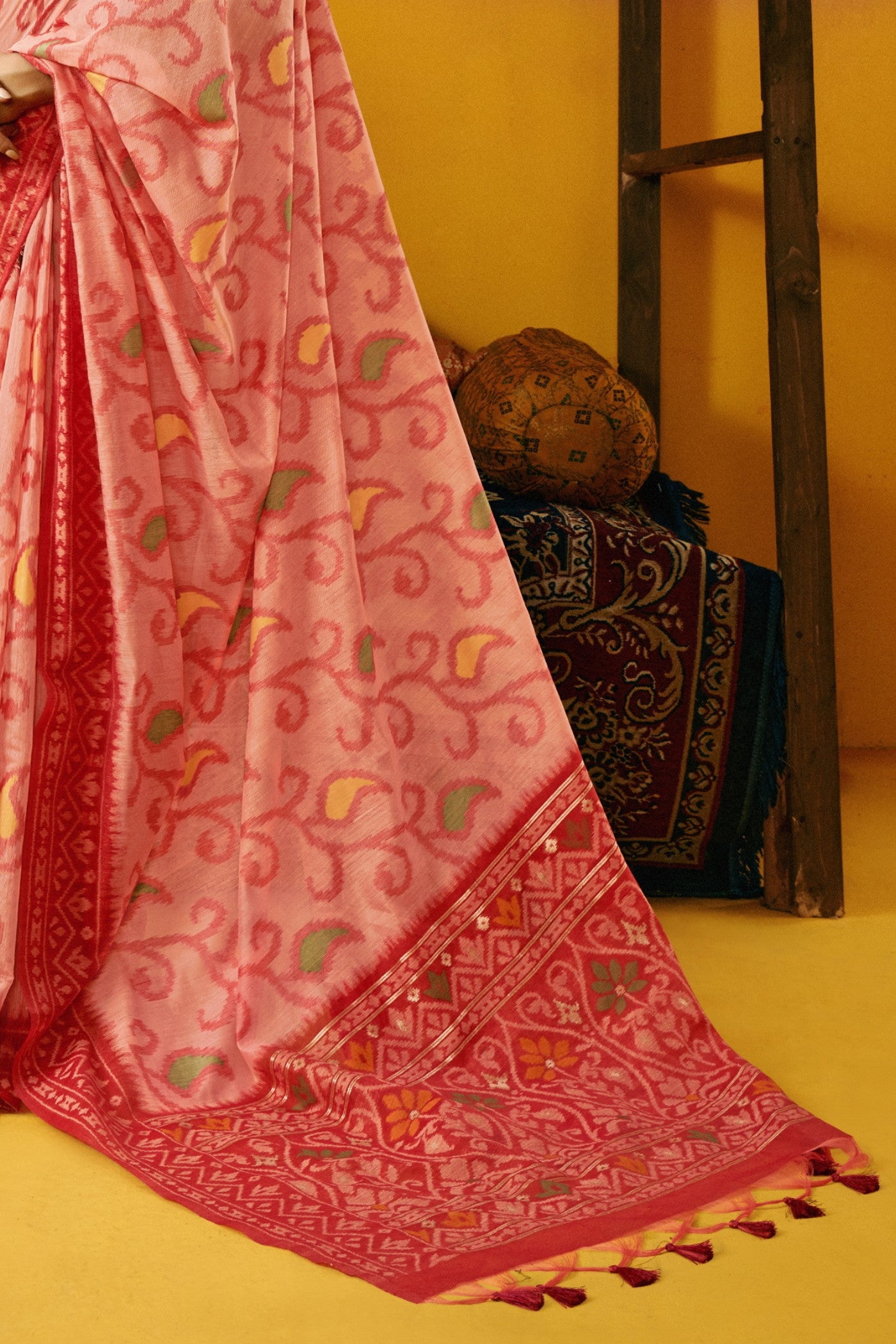 Buy MySilkLove Faded Pink Handloom Jamdani Saree Online