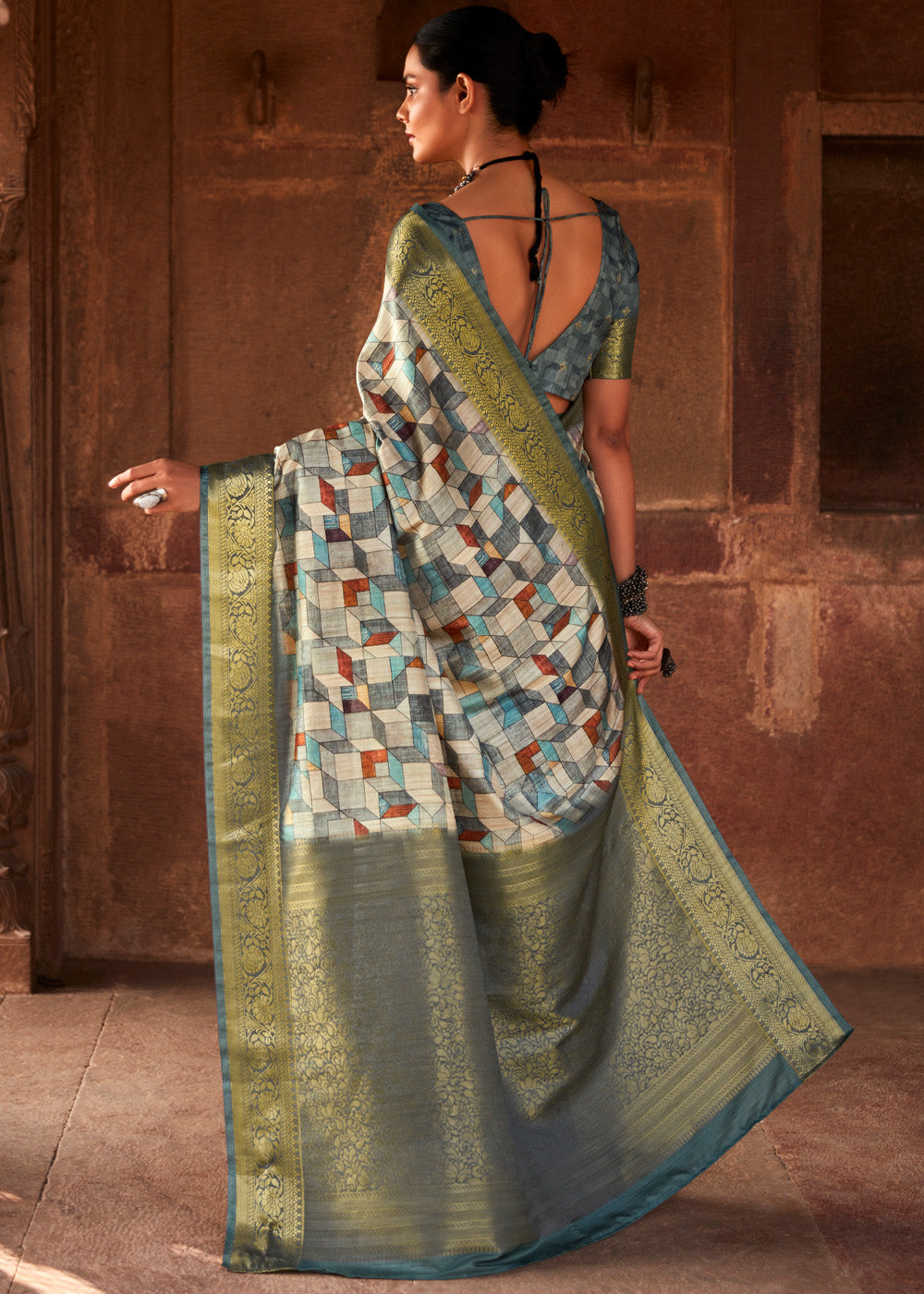 Buy MySilkLove Bilbao Green Handloom Banarasi Silk Saree Online