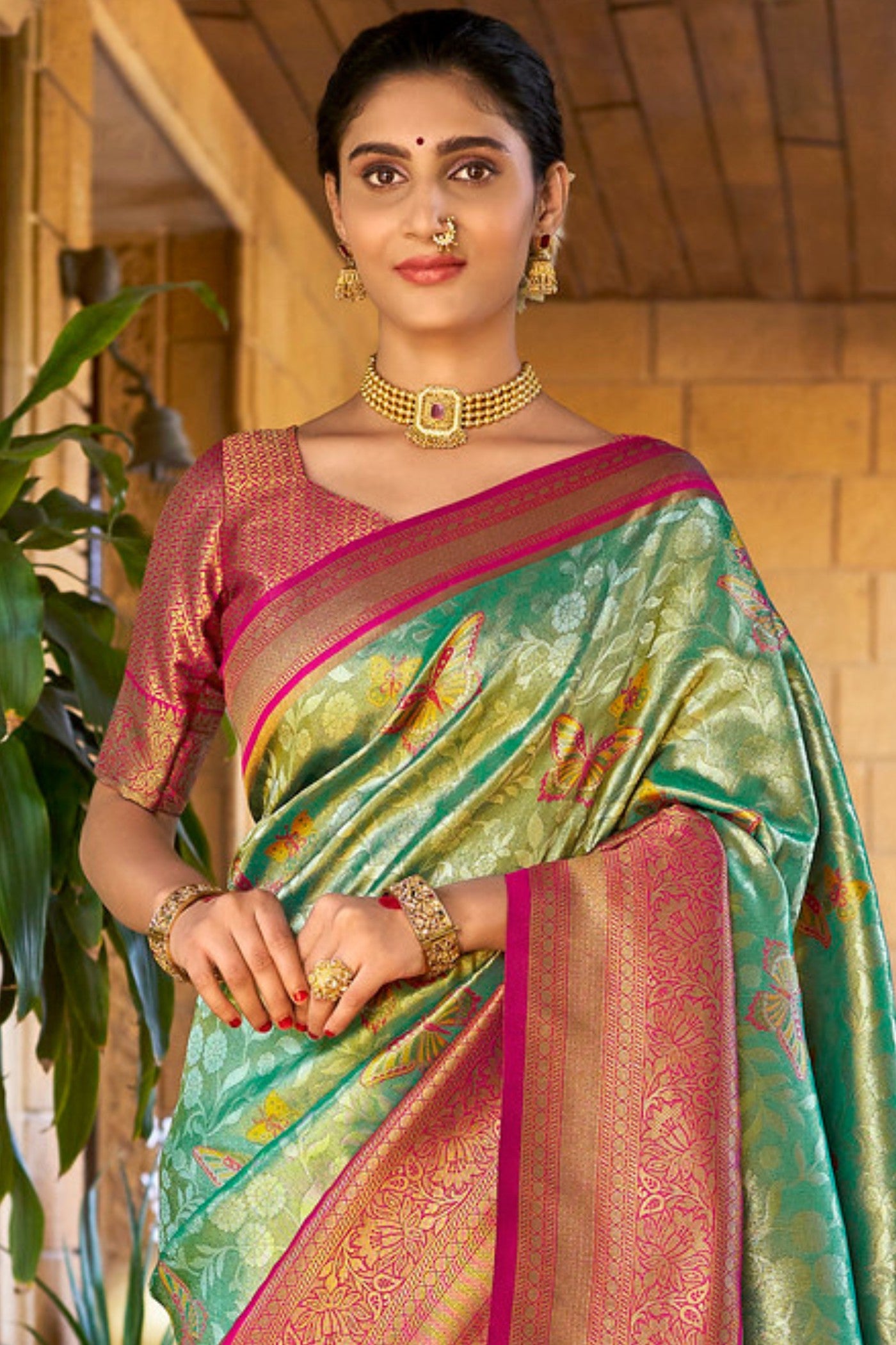 Buy MySilkLove Como Green Woven Kanjivaram Saree Online