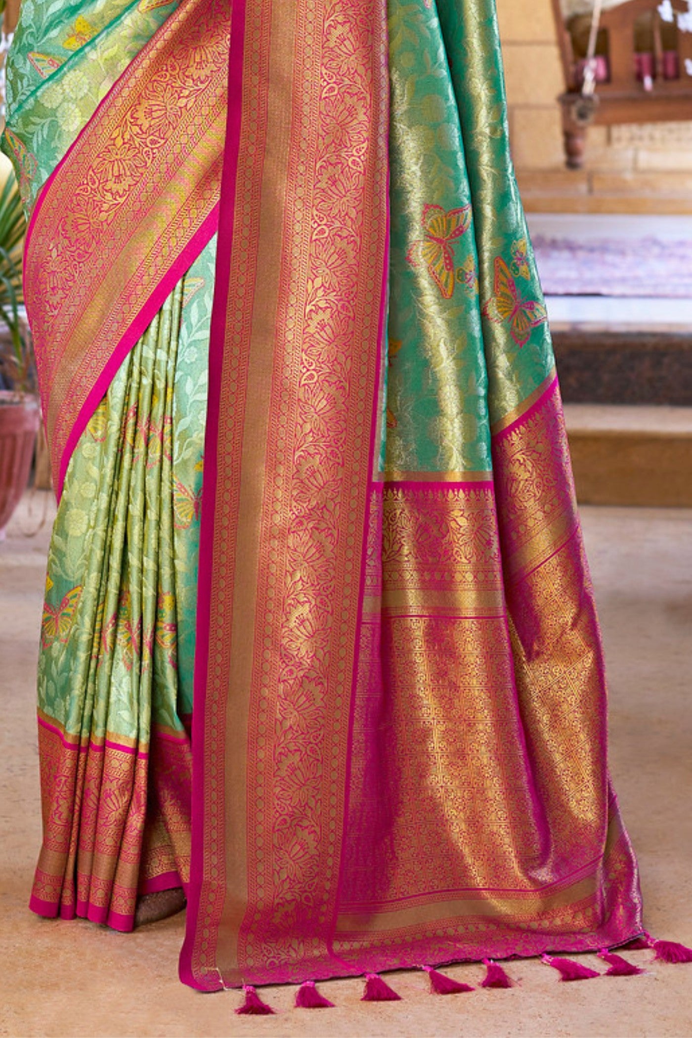 Buy MySilkLove Como Green Woven Kanjivaram Saree Online