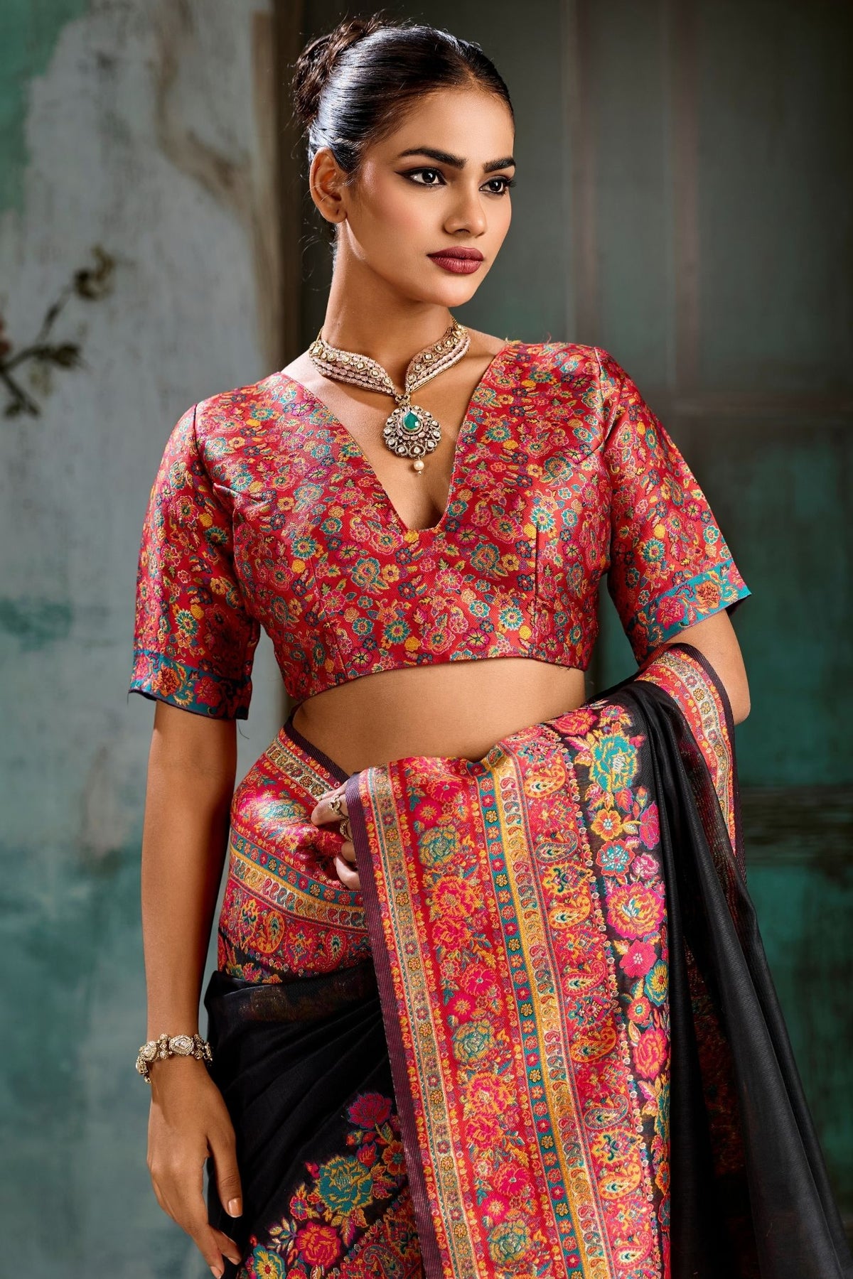 Buy MySilkLove Charcoal Black Kashmiri Handloom Jamewar Saree Online