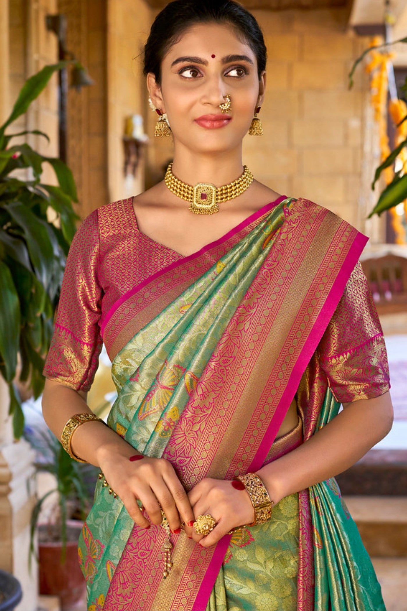 Buy MySilkLove Como Green Woven Kanjivaram Saree Online