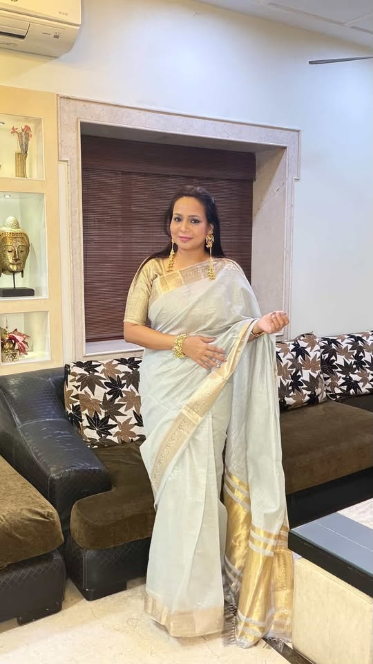 Buy MySilkLove Dusty Grey Woven Maheshwari Saree Online