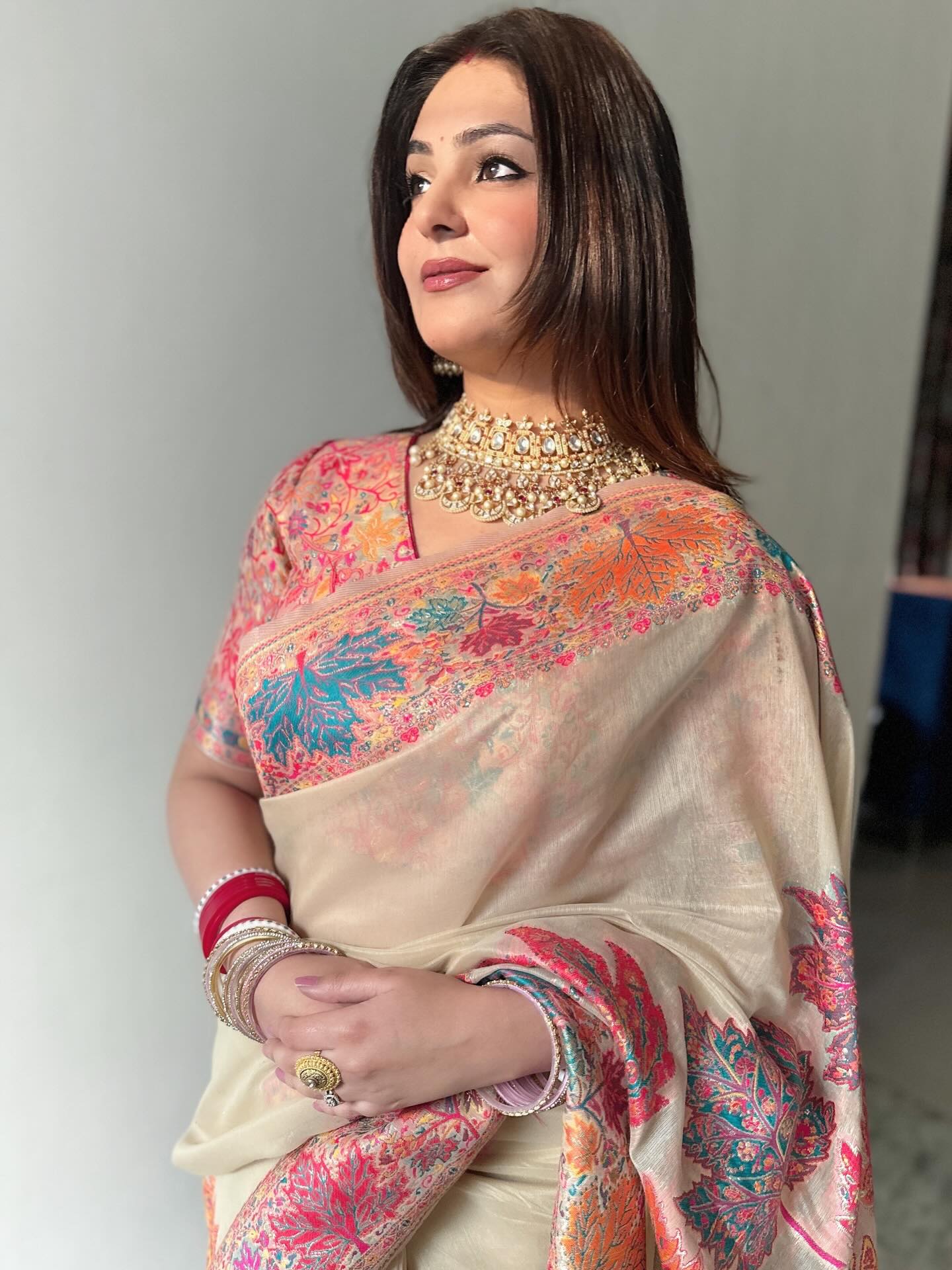 Buy MySilkLove Daisy White Kashmiri Handloom Jamewar Saree Online