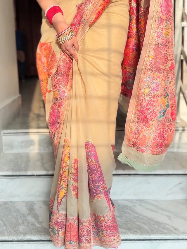 Buy MySilkLove Daisy White Kashmiri Handloom Jamewar Saree Online