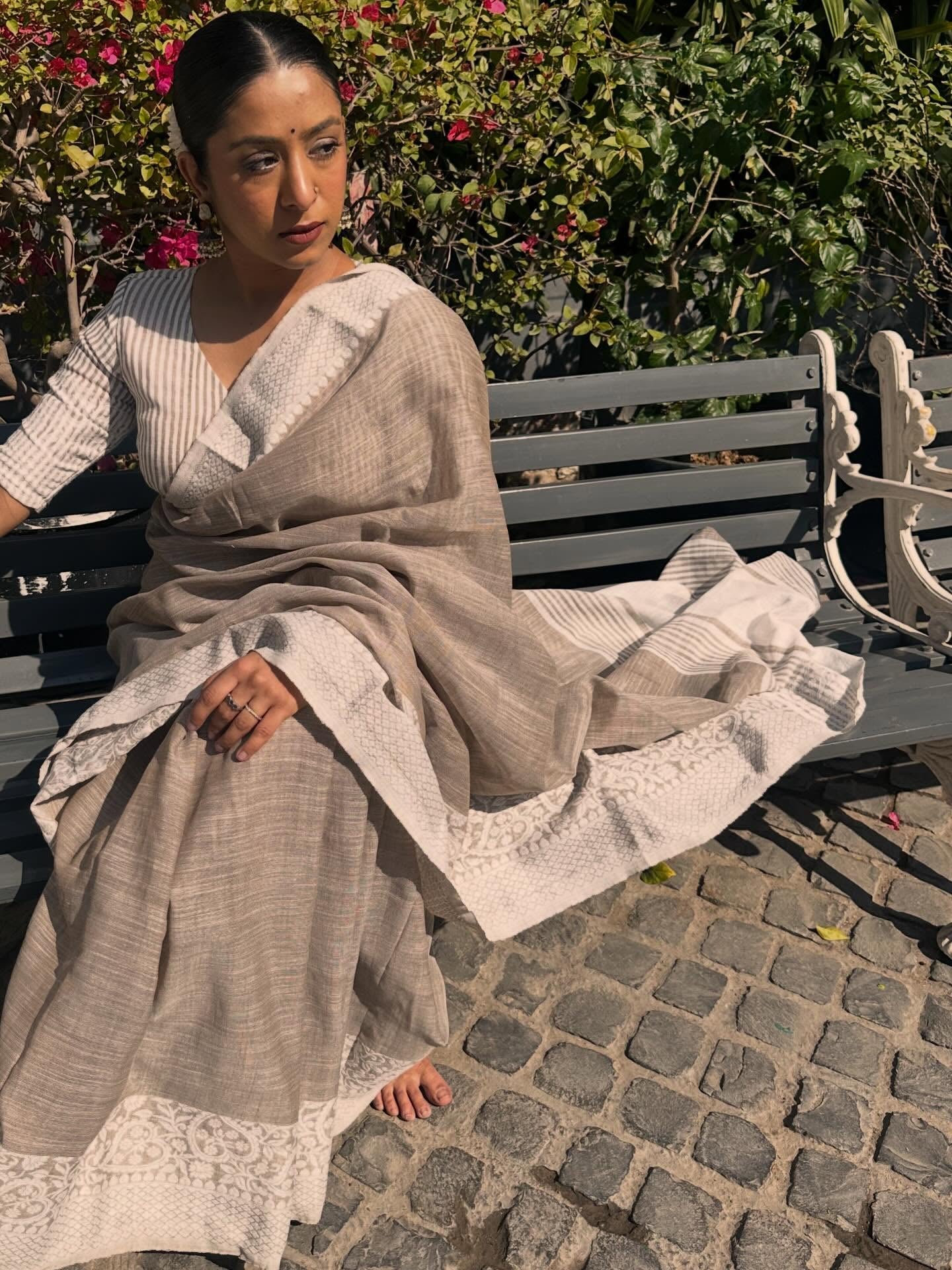 Buy MySilkLove Peanut Brown Woven Linen Saree Online