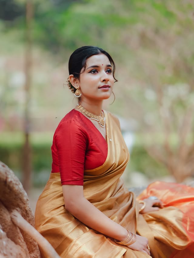 Buy MySilkLove Luxury Gold Handloom Tissue Saree Online