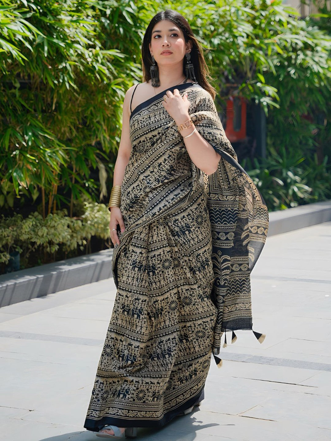 Buy MySilkLove Snowy Cream and Black Kalamkari Printed Saree Online