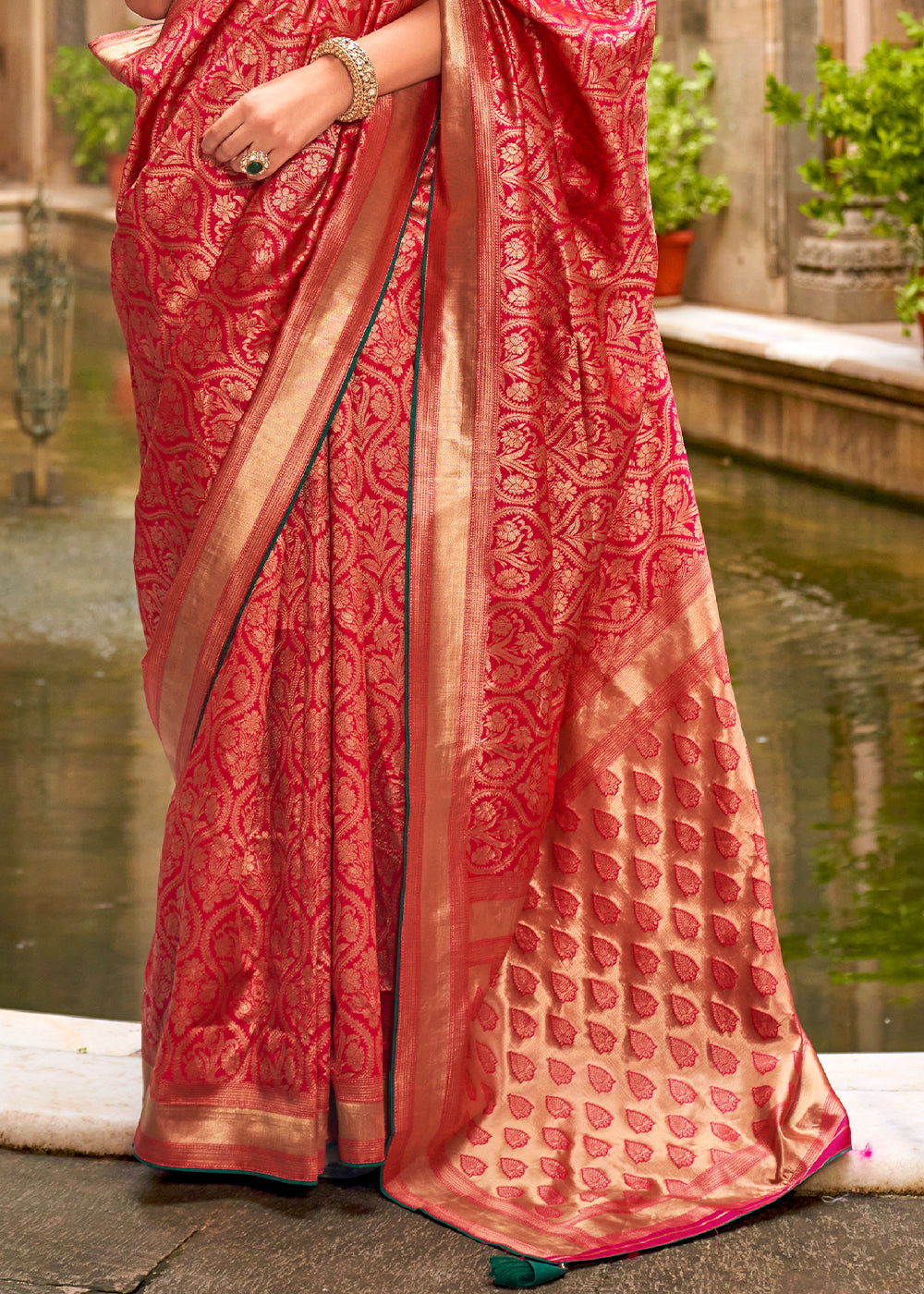 Buy MySilkLove Mexican Red Zari Woven Banarasi Saree Online