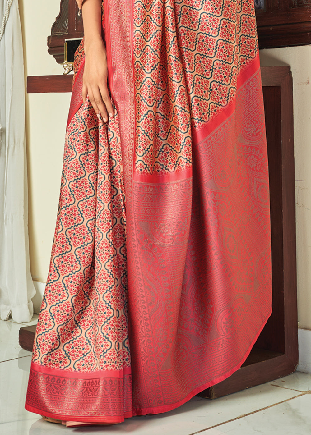 Buy MySilkLove Medium Carmine Red Banarasi Satin Silk Saree Online