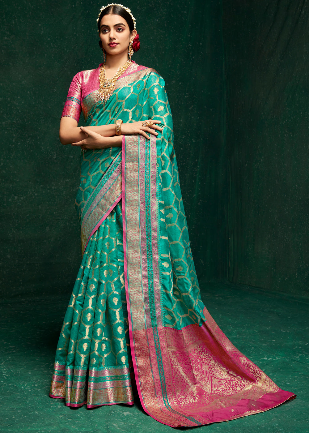 Buy MySilkLove Emerald Green Woven Banarasi Silk Saree Online