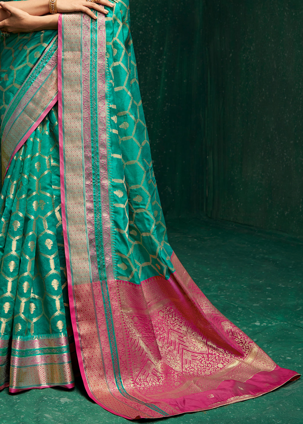 Buy MySilkLove Emerald Green Woven Banarasi Silk Saree Online