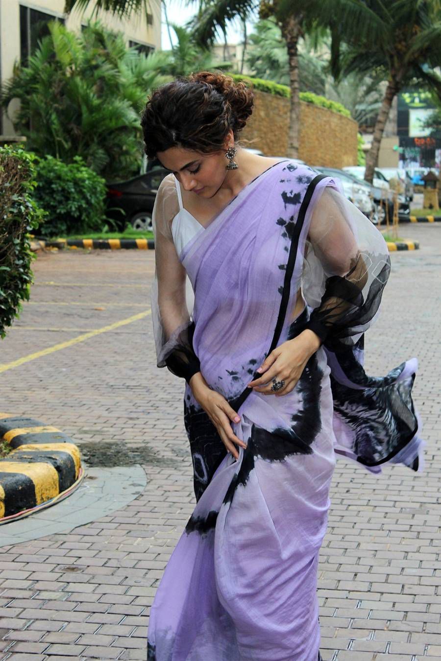 MySilkLove Taapsee Pannu Inspired Cold Purple Purple and Black Printed Georgette Saree