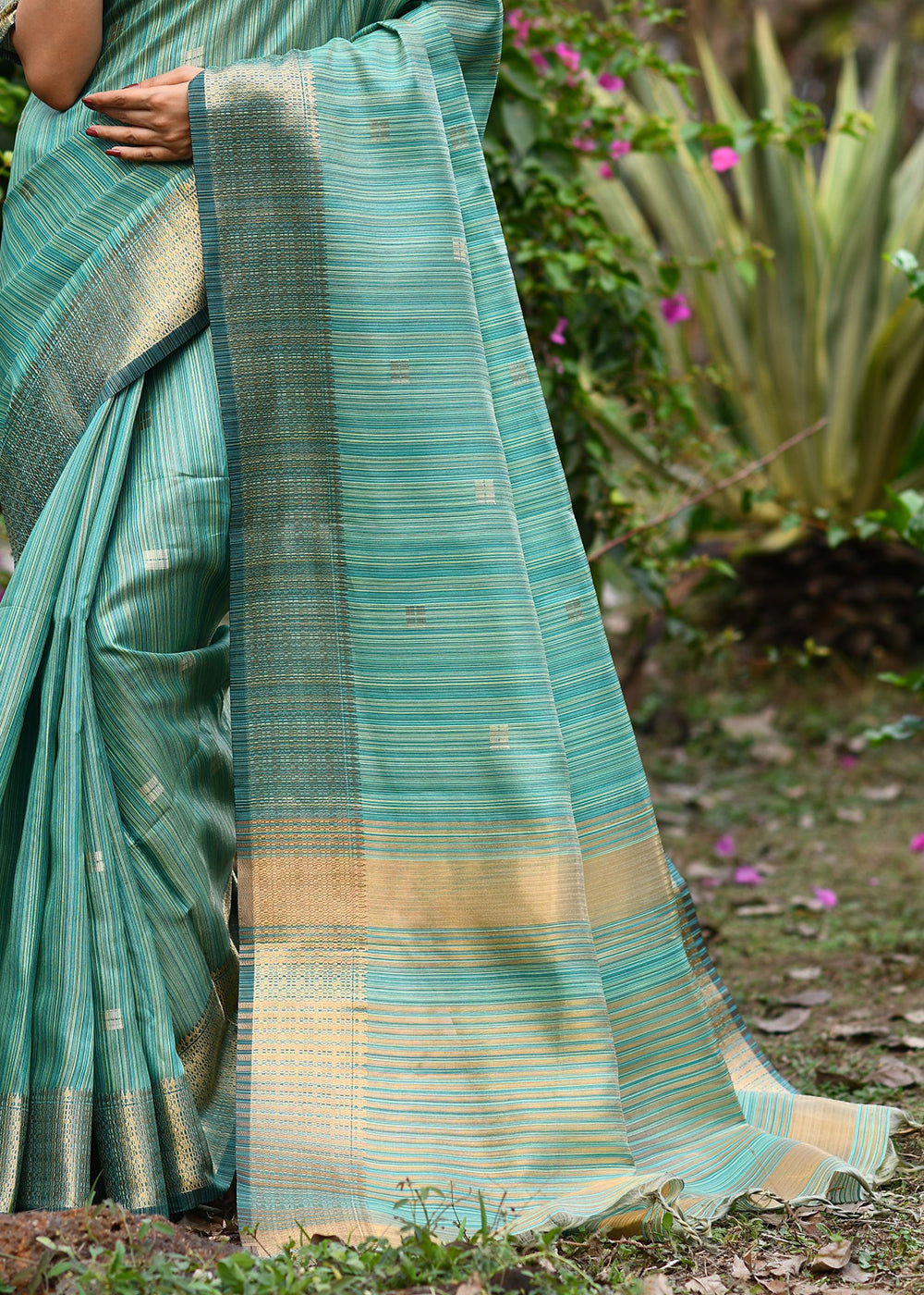 Buy MySilkLove Como Green Maheshwari Woven Silk Saree Online