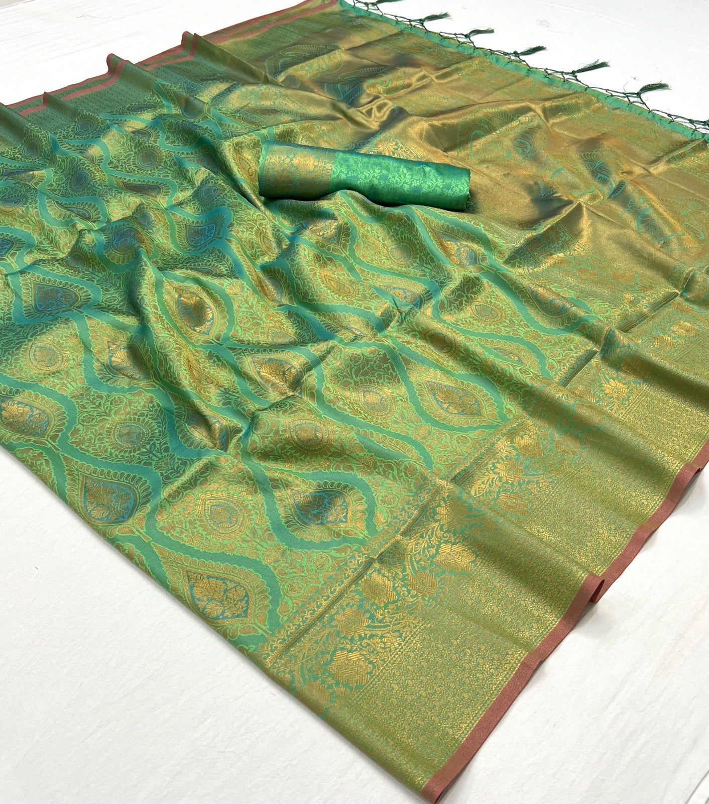 Buy MySilkLove Parakeet Green Two Tone Kanjivaram Handloom Saree Online