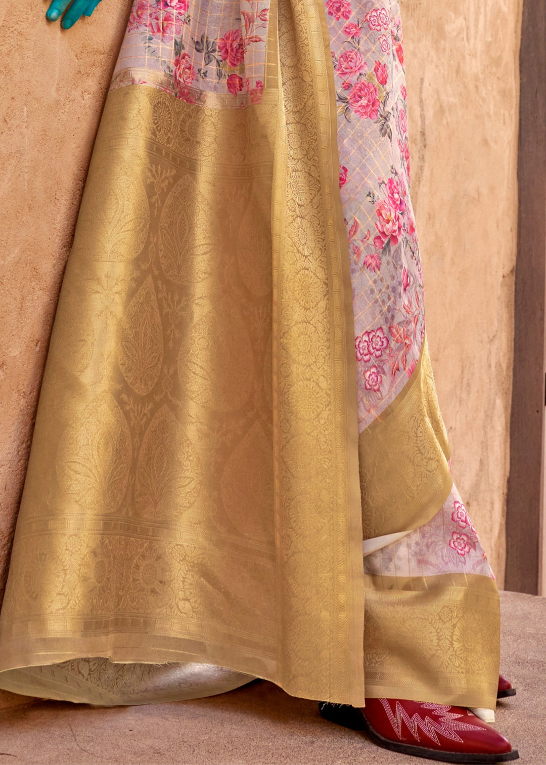 Buy MySilkLove Lotus Pink Georgette Handloom Printed Saree Online