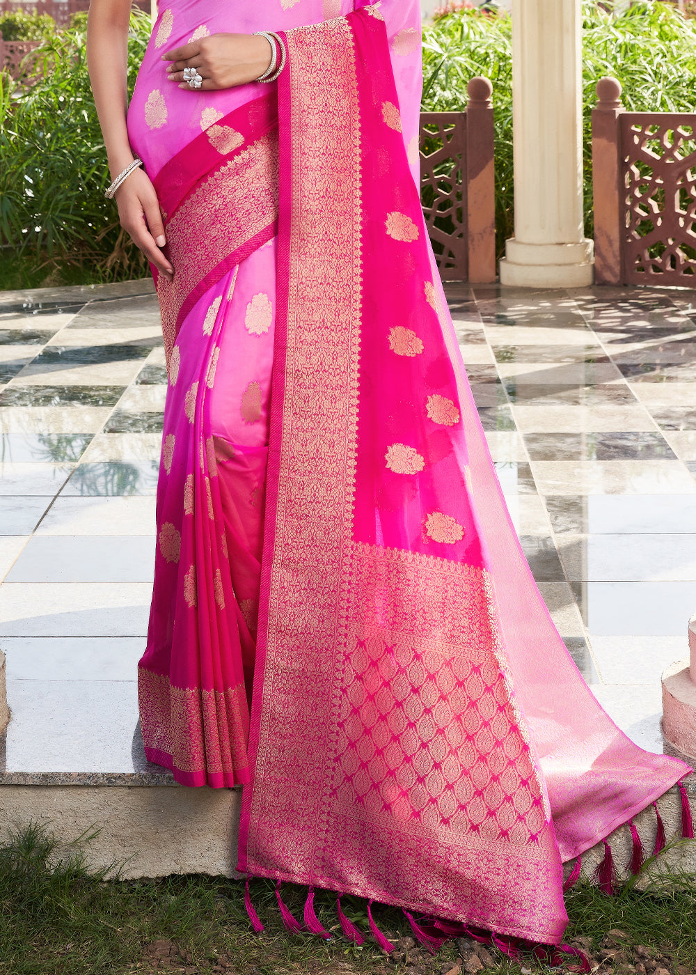 Buy MySilkLove Magenta Pink Zari Woven Georgette Saree Online