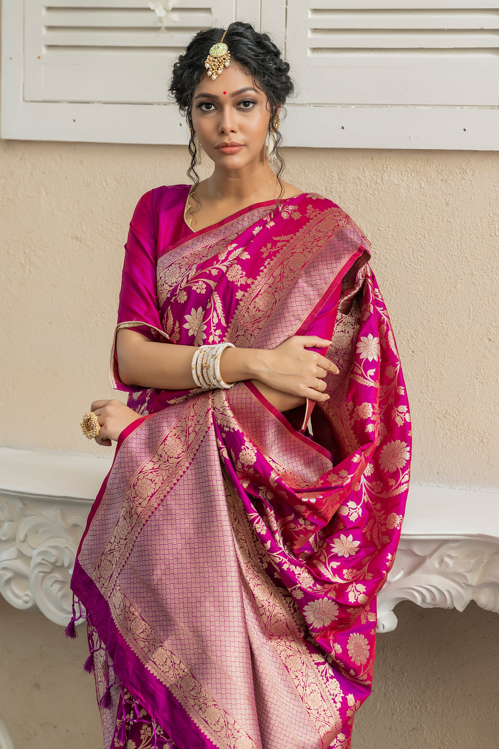 Buy MySilkLove Dingy Dungeon Pink Woven Banarasi Silk Saree Online