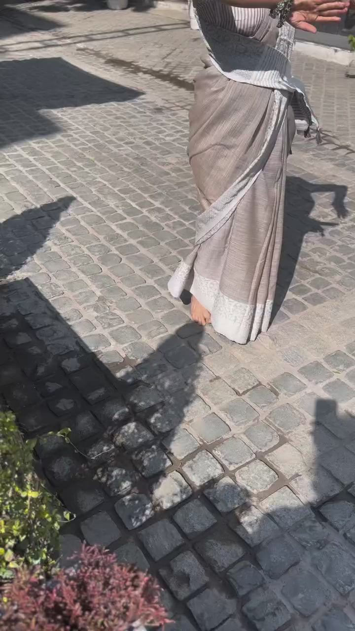 Buy MySilkLove Peanut Brown Woven Linen Saree Online