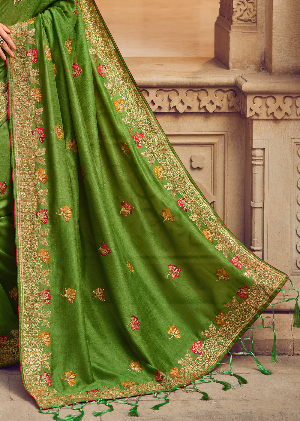 Buy MySilkLove Chelsea Green Woven Banarasi Saree with Embroidery Work Online