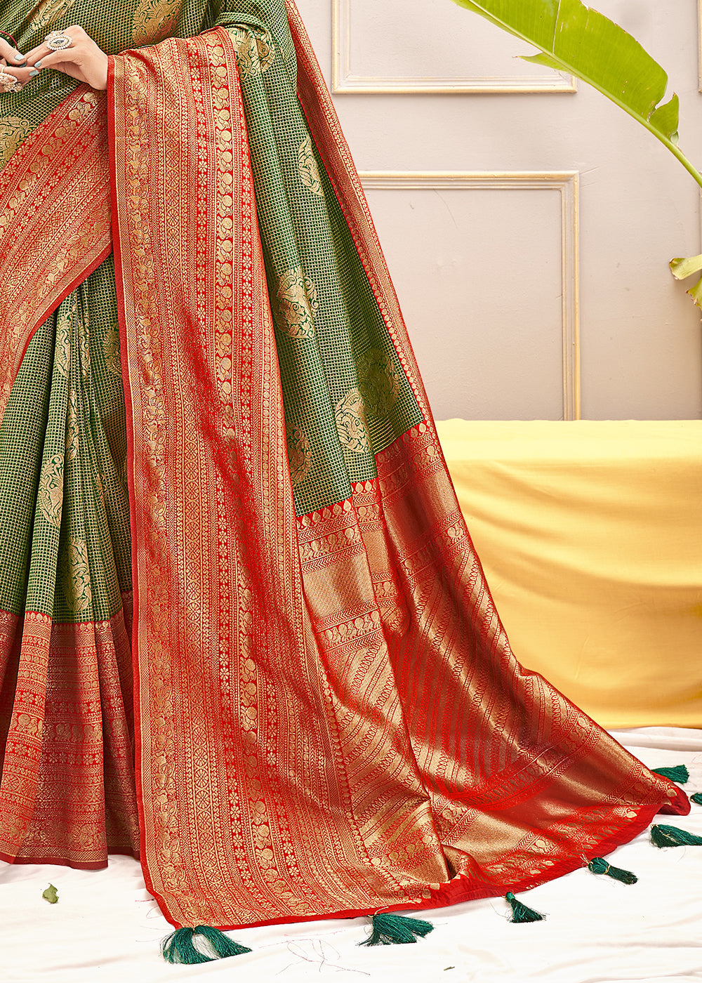 Buy MySilkLove Vida Loca Green and Red Zari Woven Banarasi Saree Online