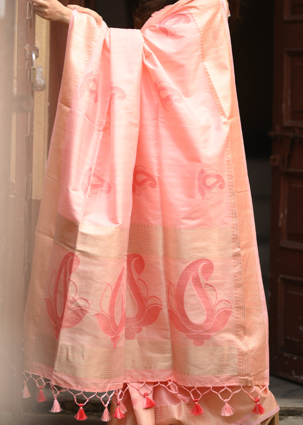 Buy MySilkLove Lilac Pink Woven Soft Silk Saree Online