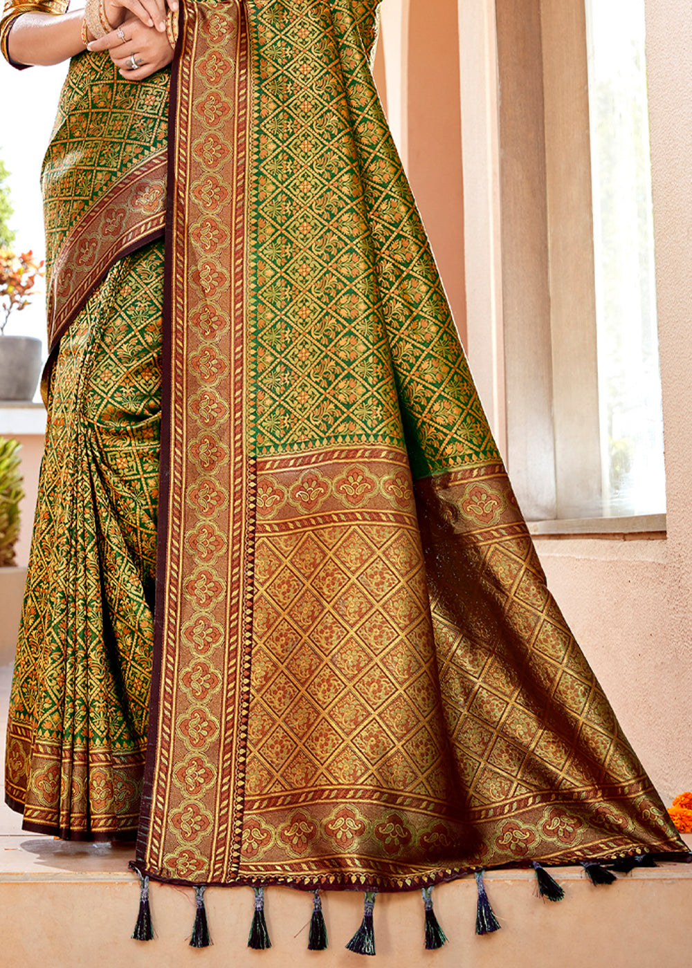 Buy MySilkLove Kumera Green Woven Banarasi Silk Saree Online