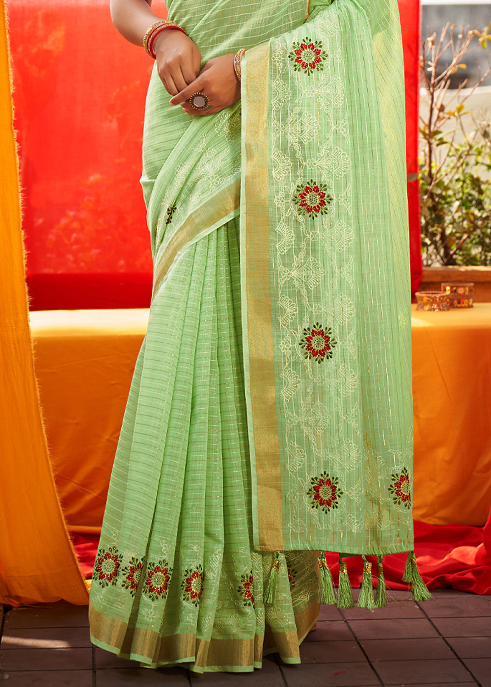 Buy MySilkLove Olivine Green Woven Linen Silk Saree Online