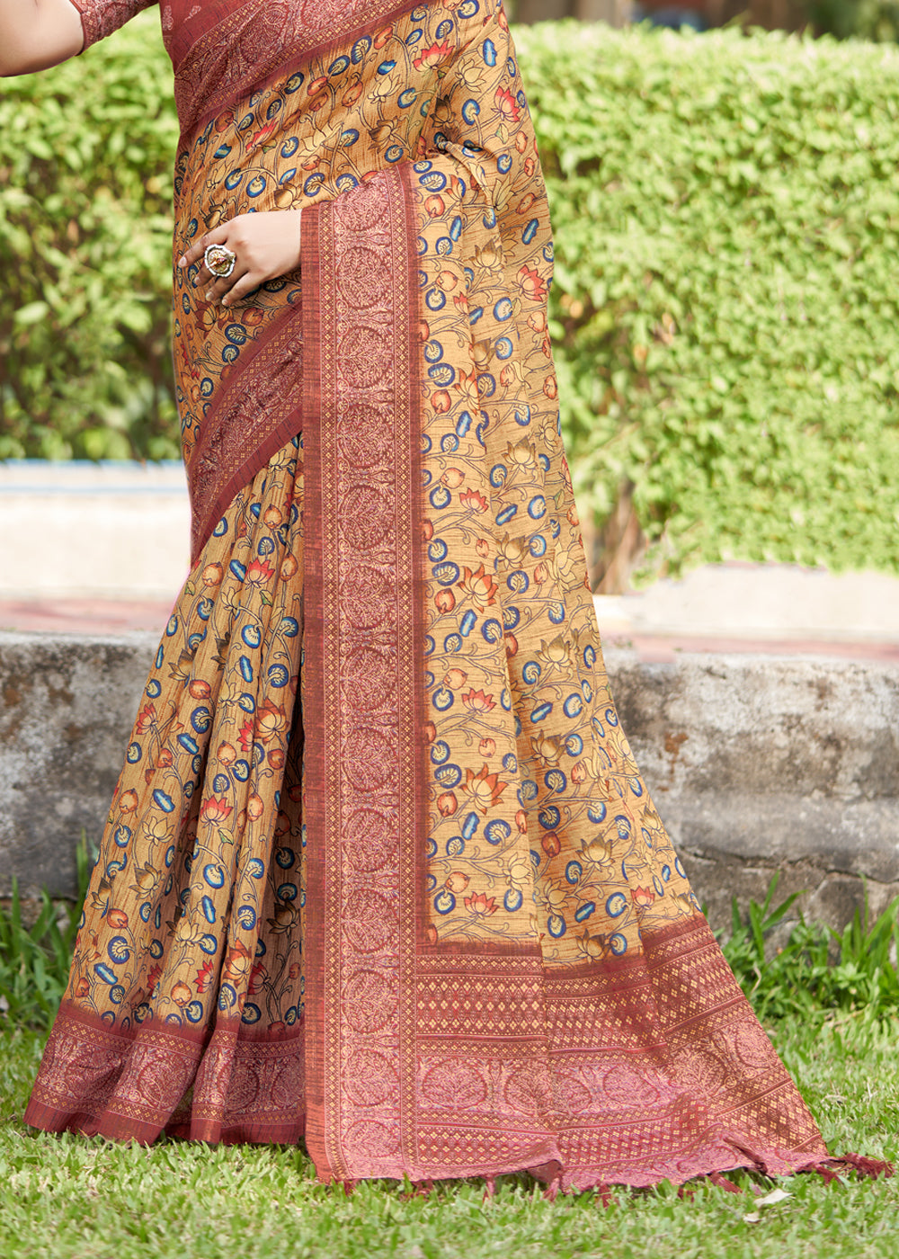 Buy MySilkLove Antique Yellow Linen Kalamkari Digital Print Saree Online